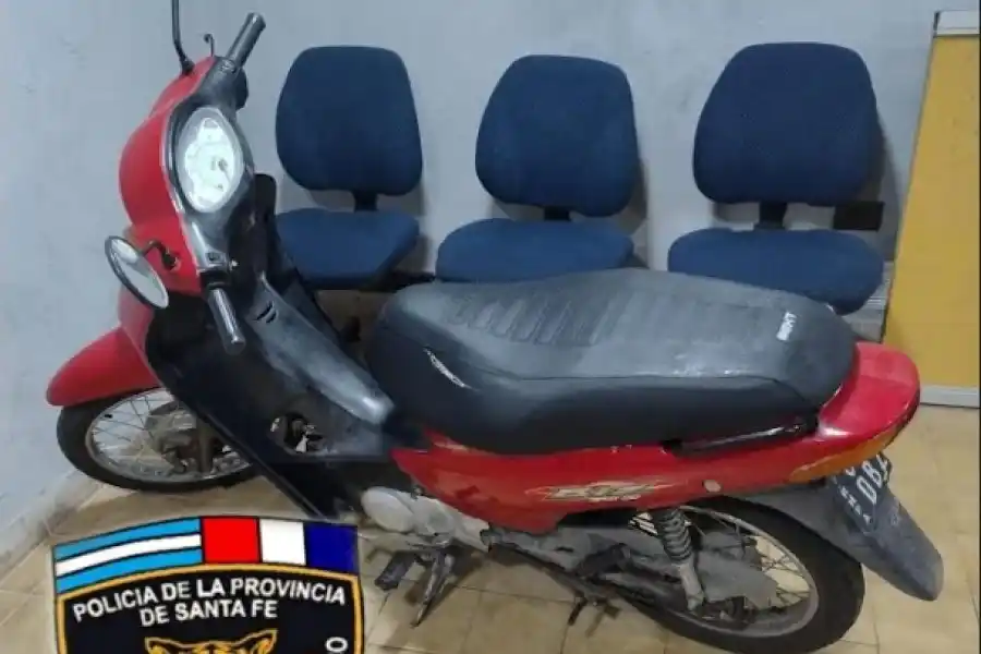 Se llevaba una motocicleta y lo interceptaron: dejó el vehículo y huyó corriendo