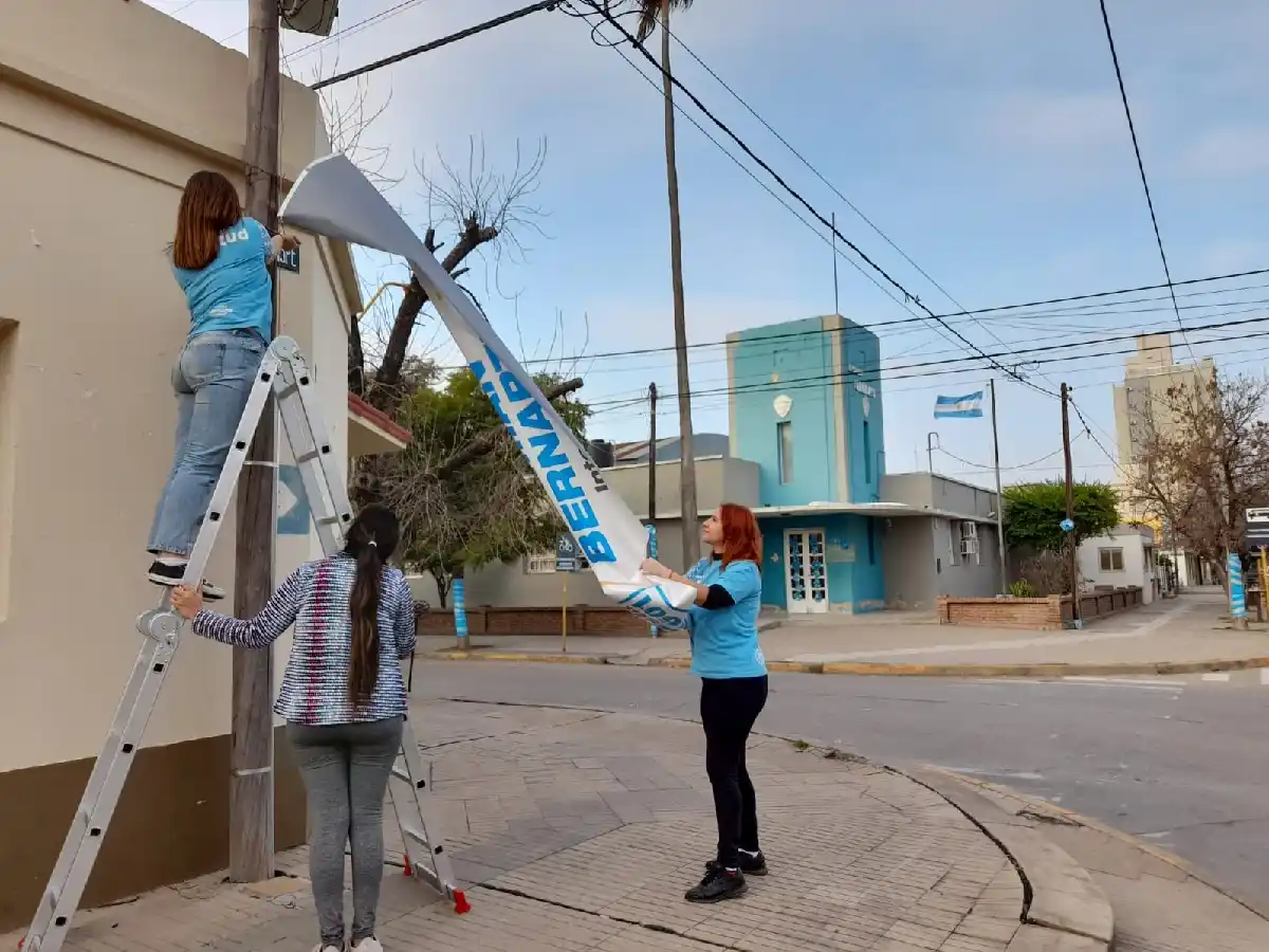 Retiran los carteles y pasacalles con consignas políticas