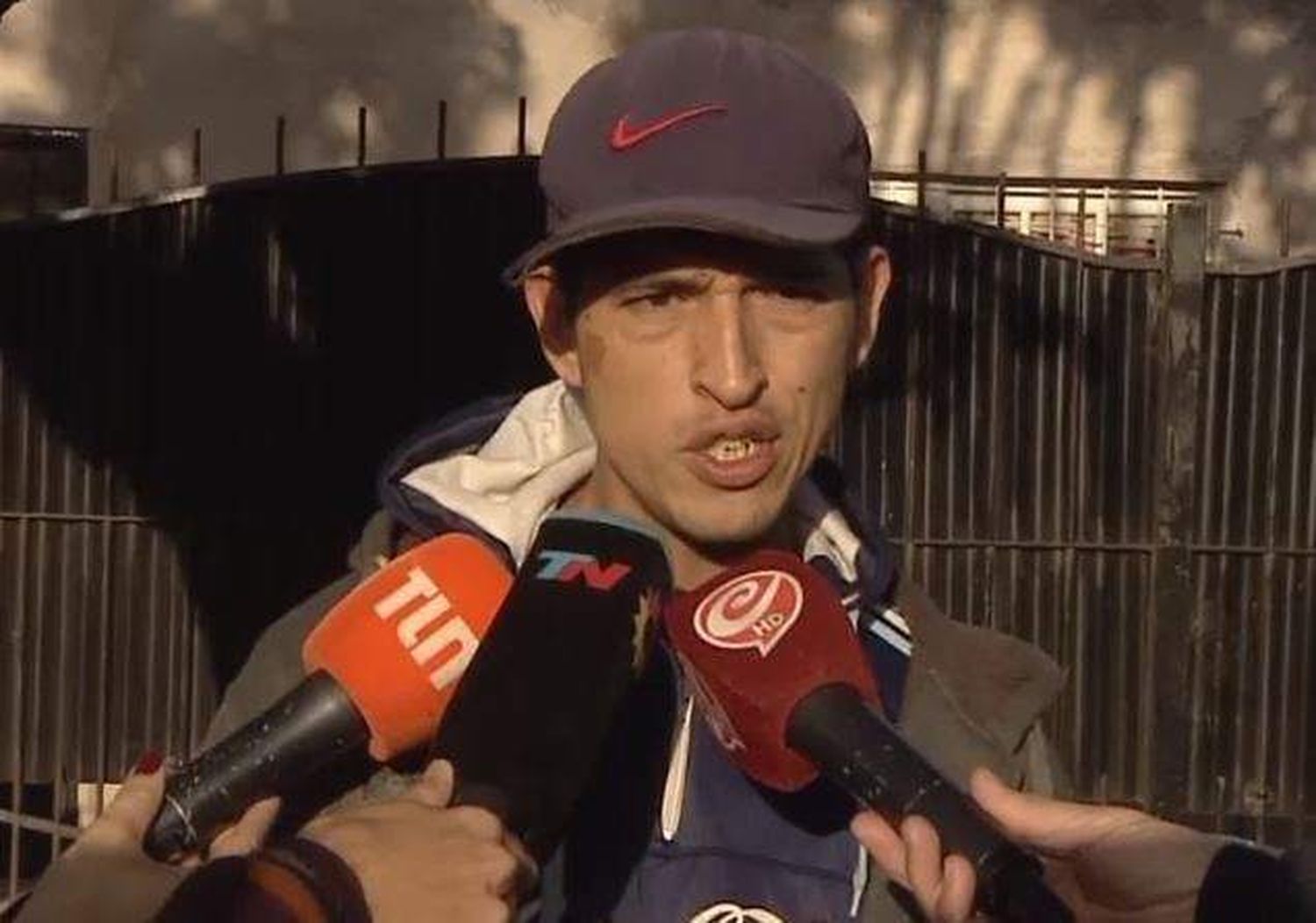 Uno de los jóvenes que halló a un bebé en Merlo: “Apenas lo vi se me hizo un nudo en el pecho”