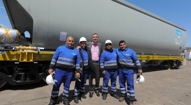 Randazzo recibió 150 vagones chinos para cargas