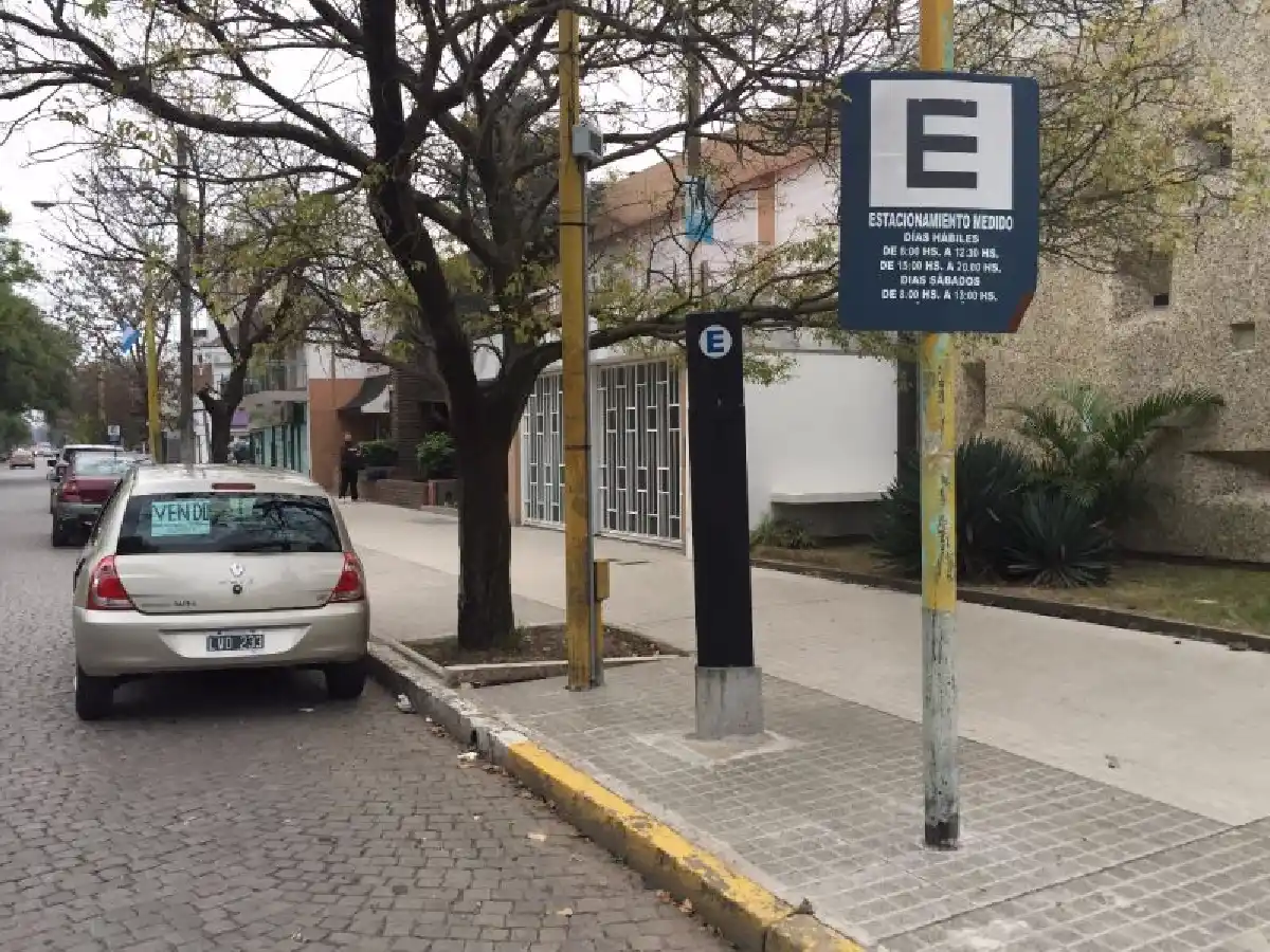 Molesto ante una advertencia, agredió a controlador del estacionamiento medido 