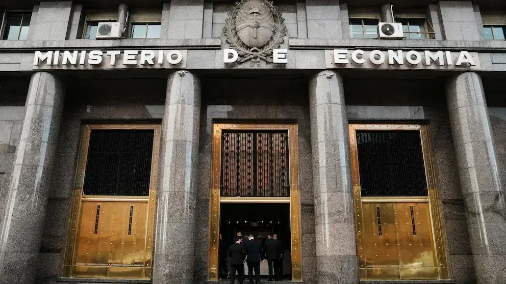 El Gobierno postergó la entrada en vigencia del fondo para indemnizaciones laborales