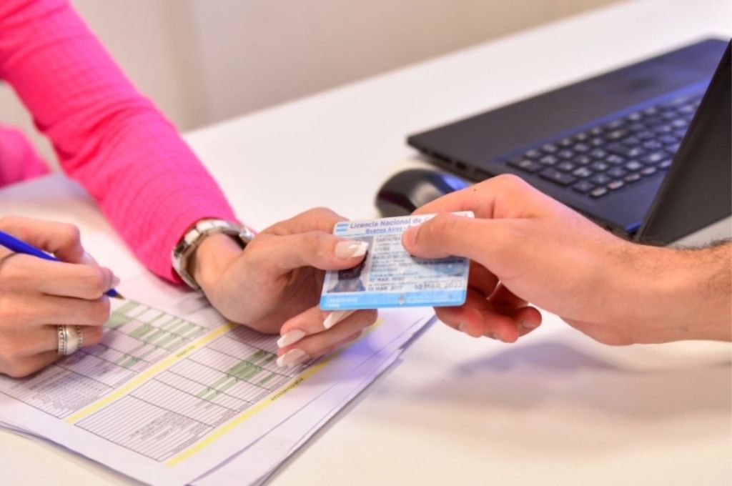 Retiran la licencia de conducir a un rosarino que debe la cuota alimentaria