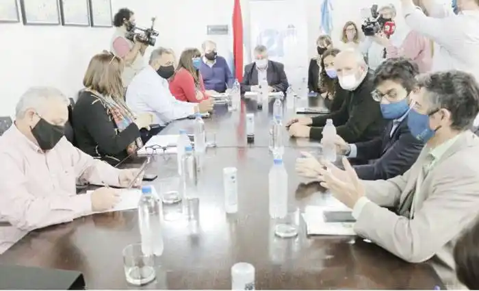 El Gobierno ofreció un 10 % de aumento a los estatales