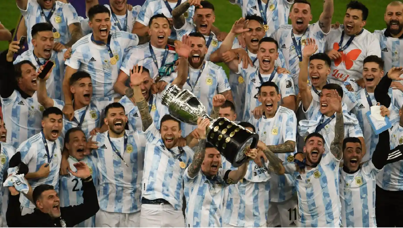 Con la presencia de Scaloni, se sortea la Copa América 2014