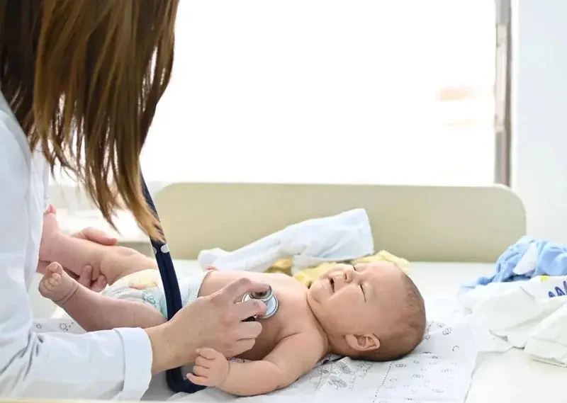 Cada vez hay menos pediatras por los bajos salarios y los problemas con las obras sociales