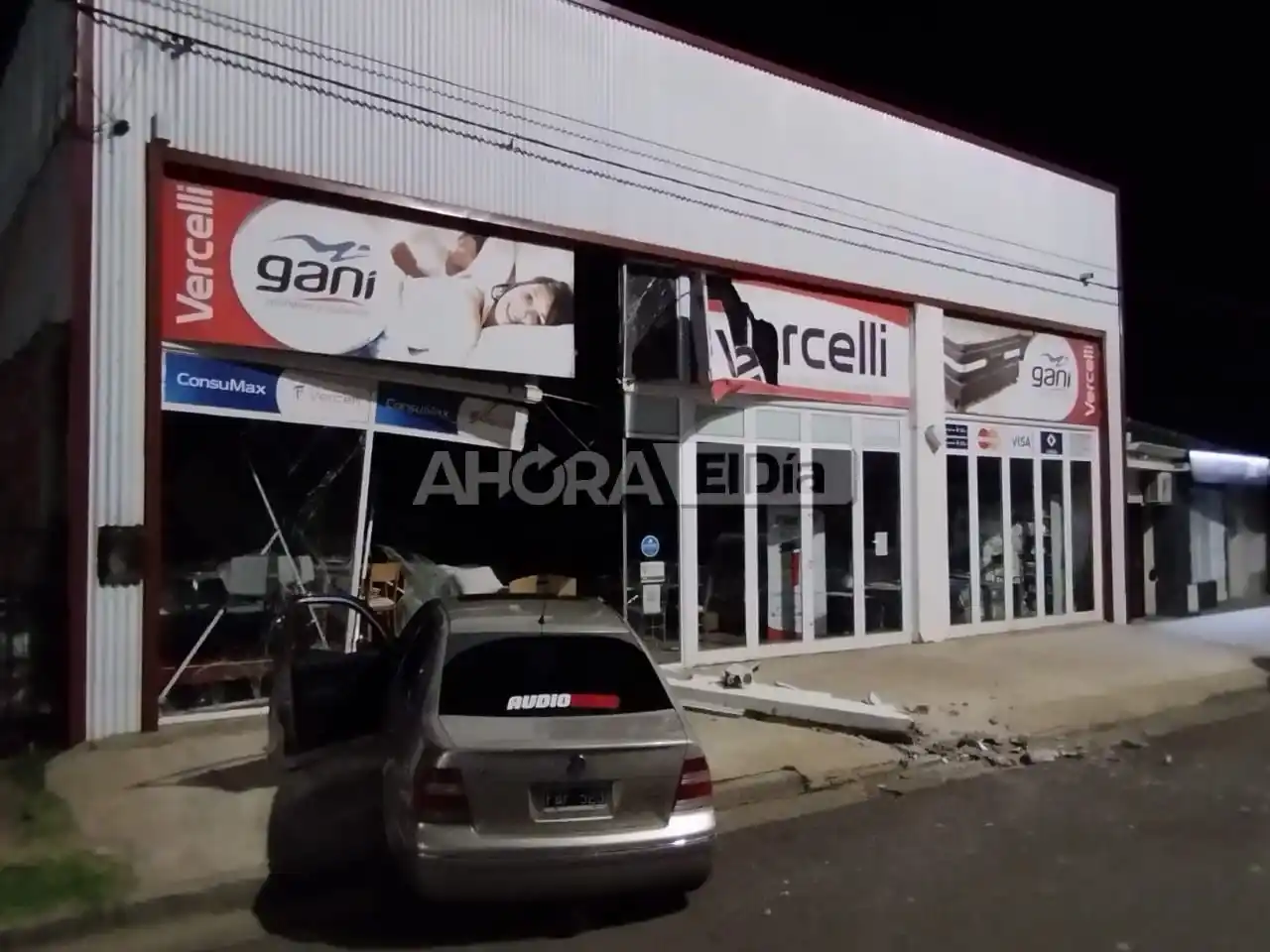 choque en mueblería - 3