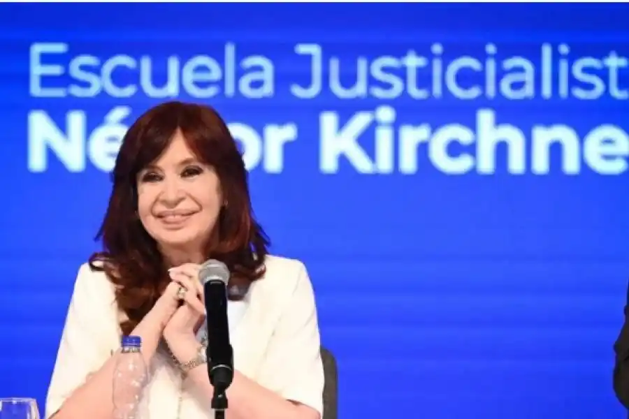 Con un cita de Alberdi, Cristina Kirchner afirmó que Milei necesitará "la construcción de un sistema de acuerdo parlamentario"