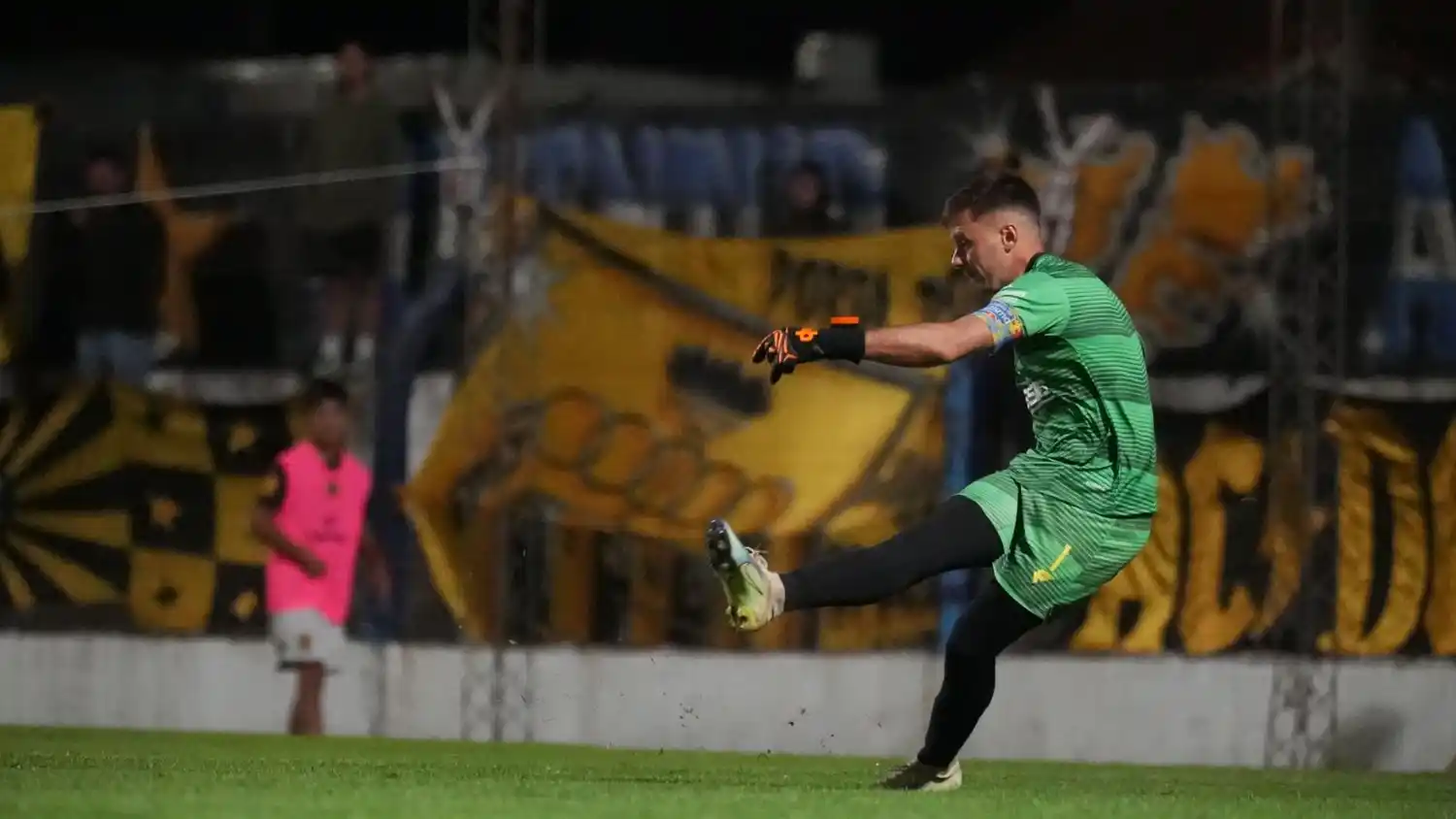 FOTO @CLUBSANTAMARINA Juan Pablo Mazza, arquero titular de Santamarina.