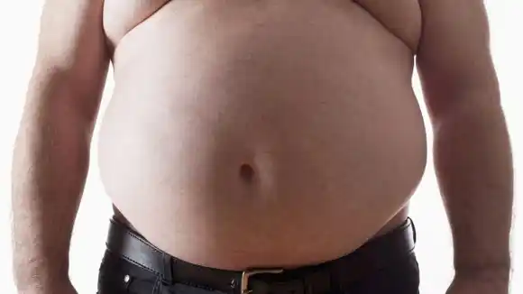 Hombre con panza de 193 centímetros gana insólito concurso