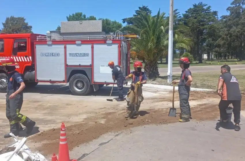 Camión derramó 150 litros de combustible en una estación de servicio