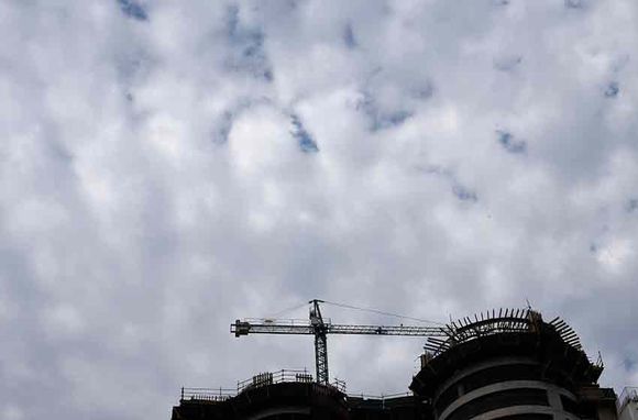 Martes frío, algo nublado y con neblina matutina en Rosario