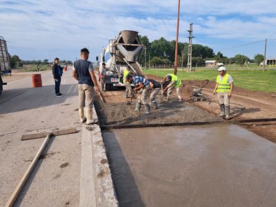 Villa Cañás: la Municipalidad construye sendas dársenas sobre ruta 94