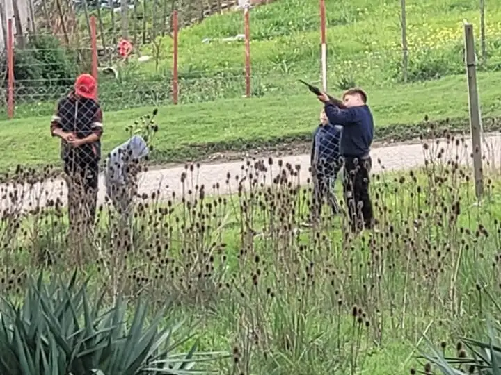 Menores con armas de aire comprimido