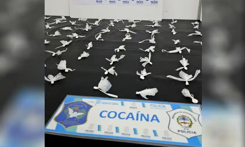 Detienen a dos sujetos acusados de vender drogas: secuestran cocaína