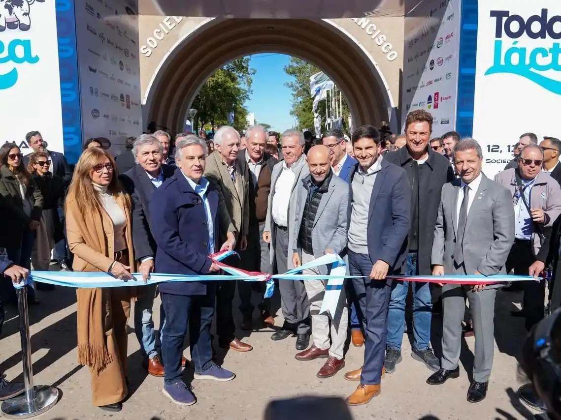Pullaro y Llaryora durante la apertura de TodoLáctea 2026.