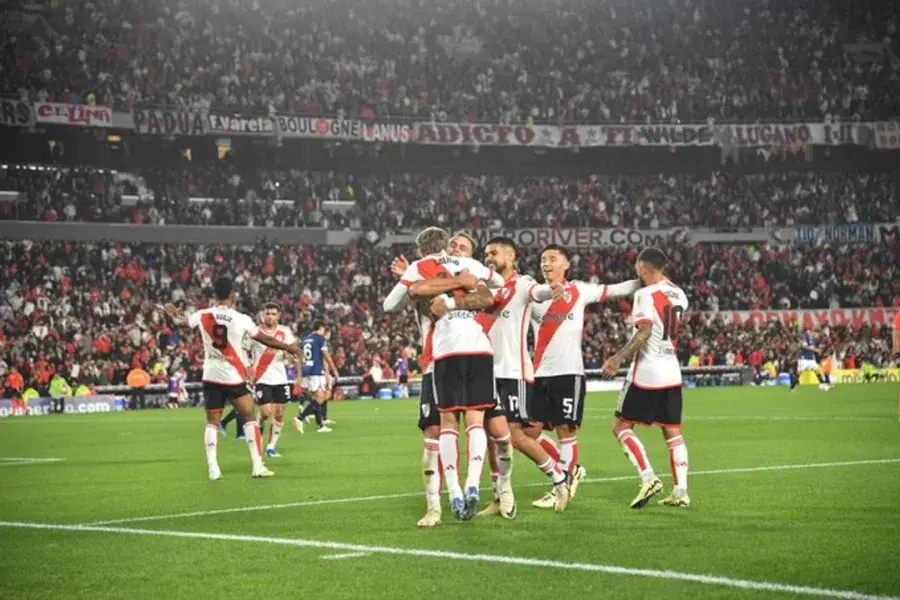 River venció a Nacional y es líder del Grupo H