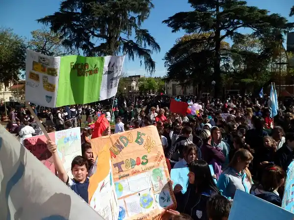Los chicos se expresaron contra Botnia y pidieron un ambiente sano
