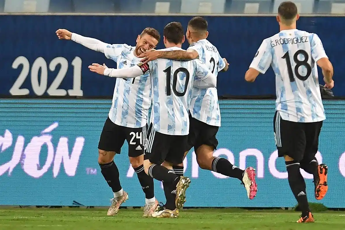 Argentina goleó a Bolivia, pasó como líder y enfrentará a Ecuador