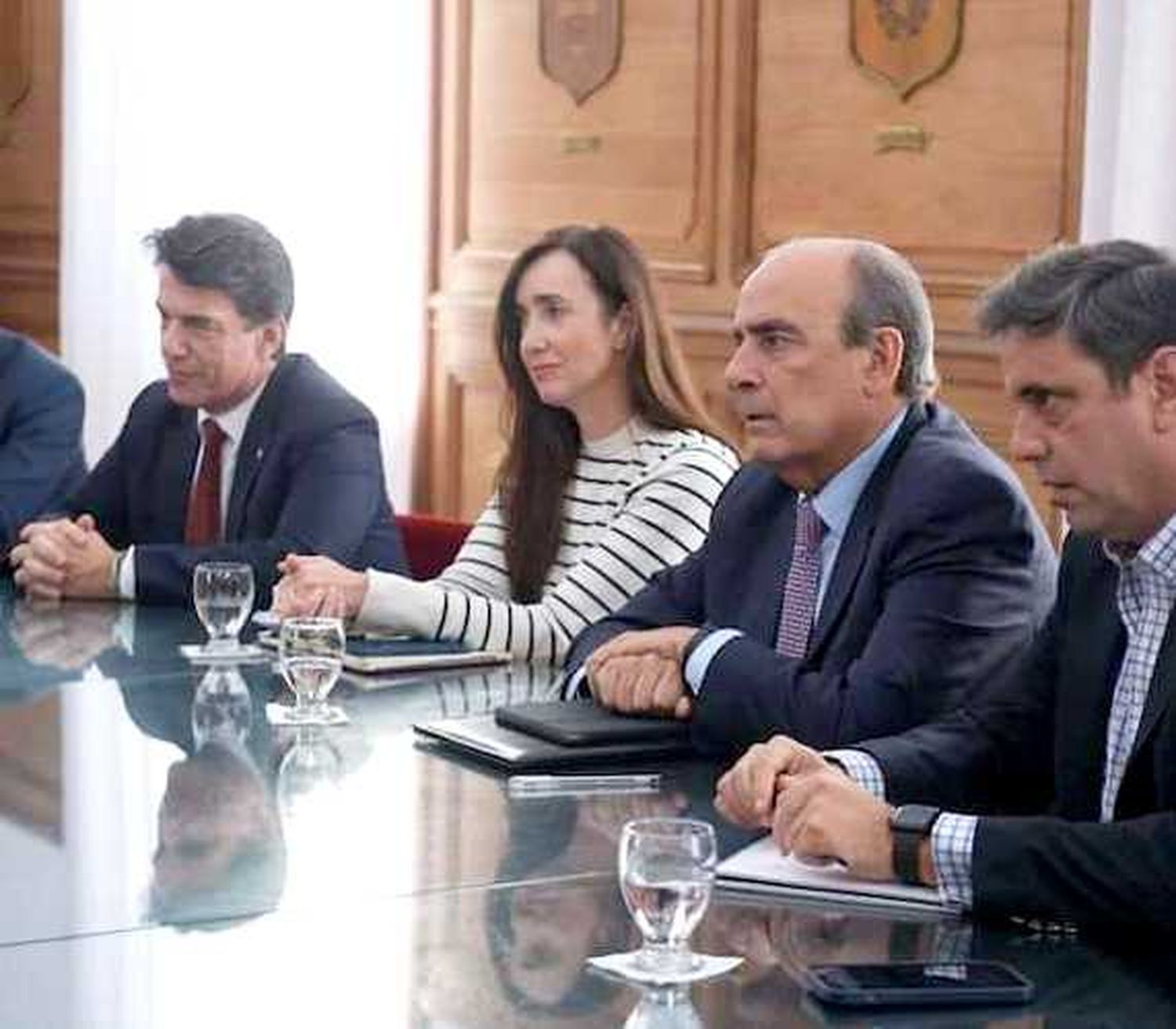 Ley bases y paquete fiscal: el oficialismo buscará 
cerrar acuerdos en una reunión clave en el Senado