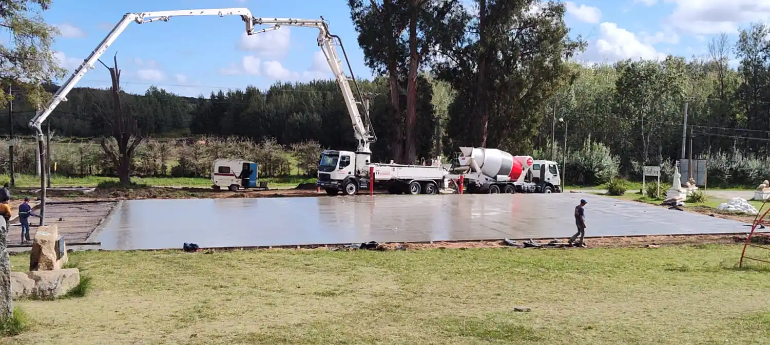 El Municipio avanza con las obras de construcción del playón polideportivo en Cerro Leones