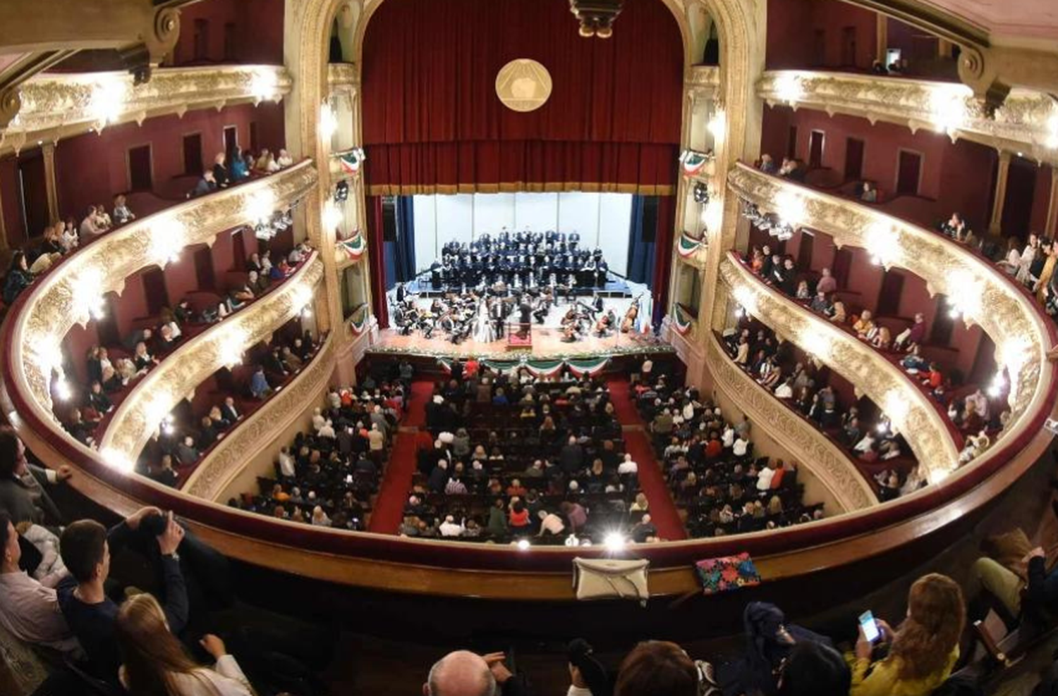 Un miércoles para recorrer los teatros históricos de Rosario