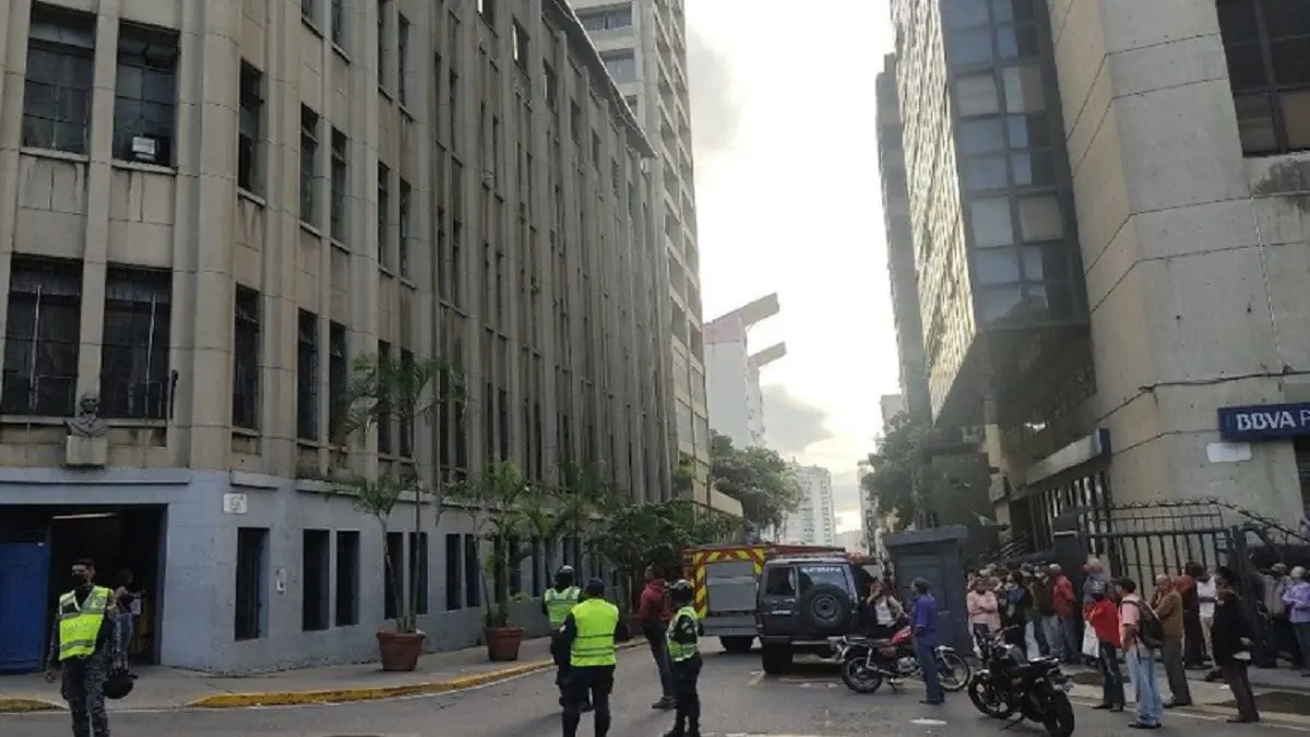 ESTUDIOS EN LLAMAS: Se quemó el último piso del Colegio Universitario Francisco de Miranda