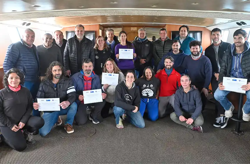 Entregaron certificados a observadores de fauna marina para controlar prospecciones marinas