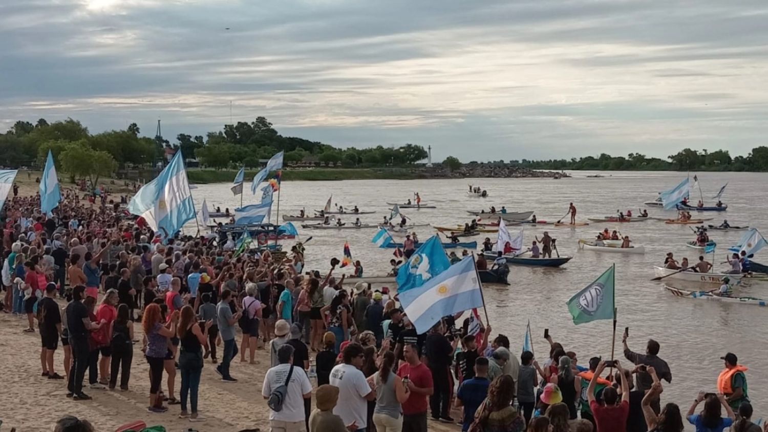 Remada en defensa del río Paraná: la travesía Rosario-La Plata tendrá parada en San Pedro