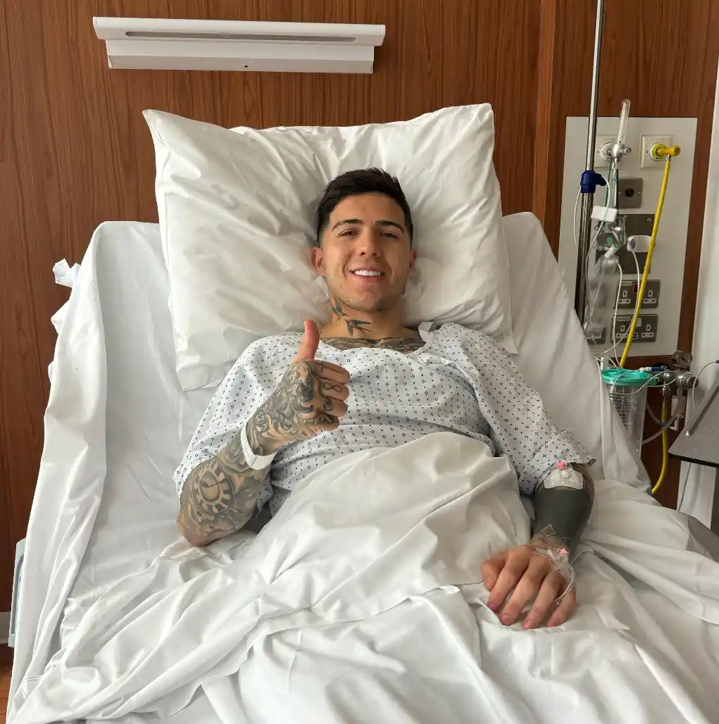 Enzo Fernández se recupera en Londres.