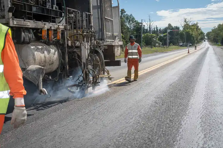 Avanzan las obras de señalización y mejora en la Ruta Provincial Nº 26