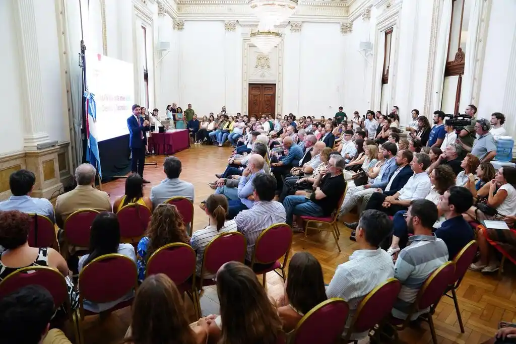 El gobernador encabezò la entrega de certificados