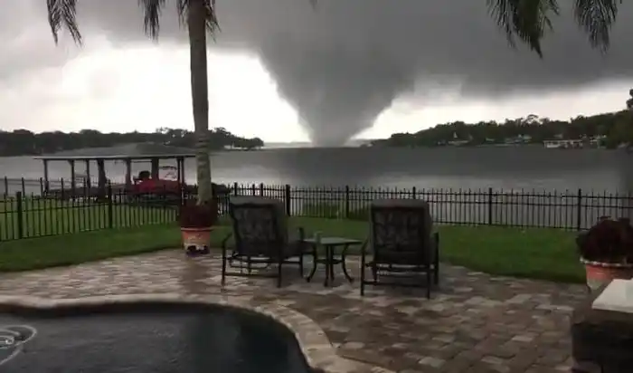 Tornado deja diversos daños y heridos en Florida este #16Ene