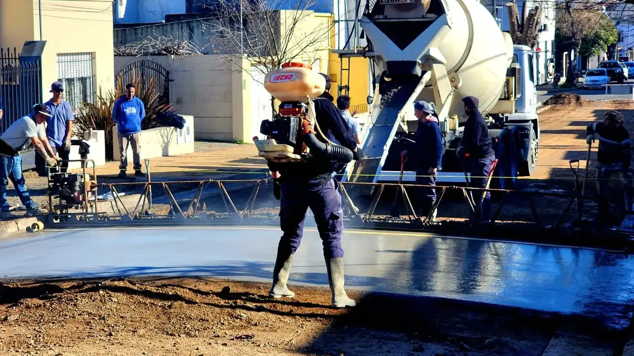 Foto de obras de pavimentación en proceso en la ciudad de Tandil