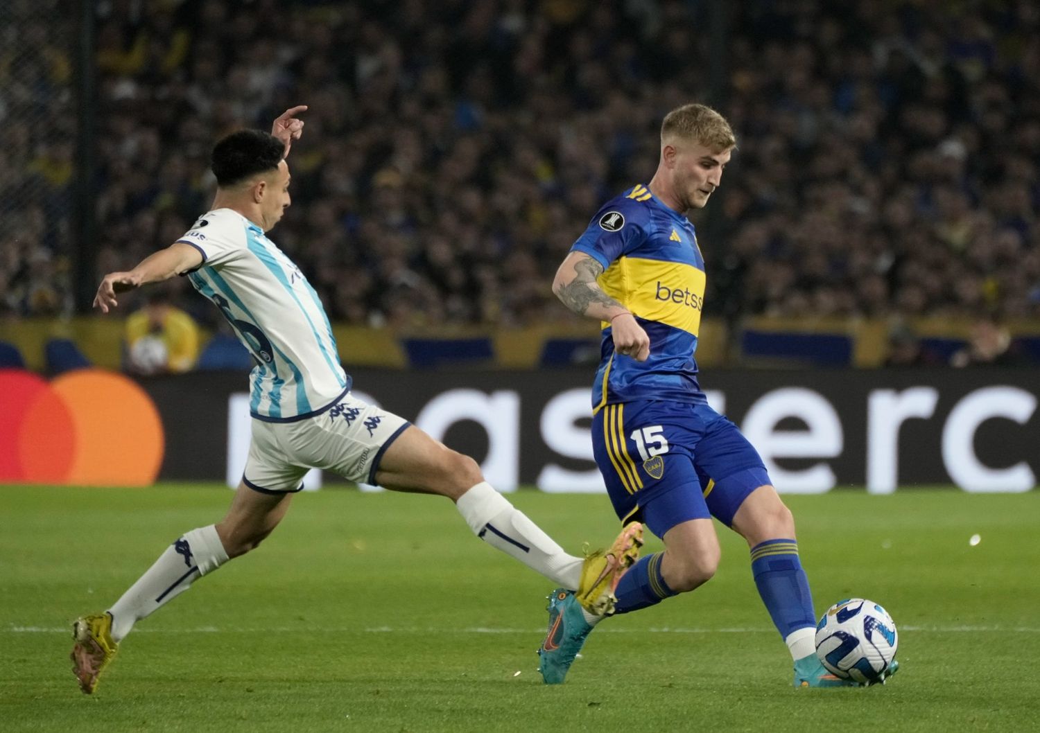 Racing y Boca se juegan el pasaje a semifinales en un choque caliente
