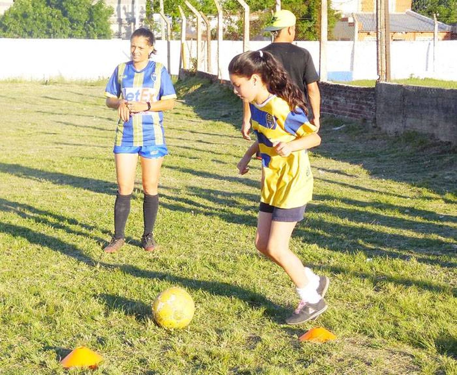 Nebel sumó la Escuelita  de Fútbol Femenino