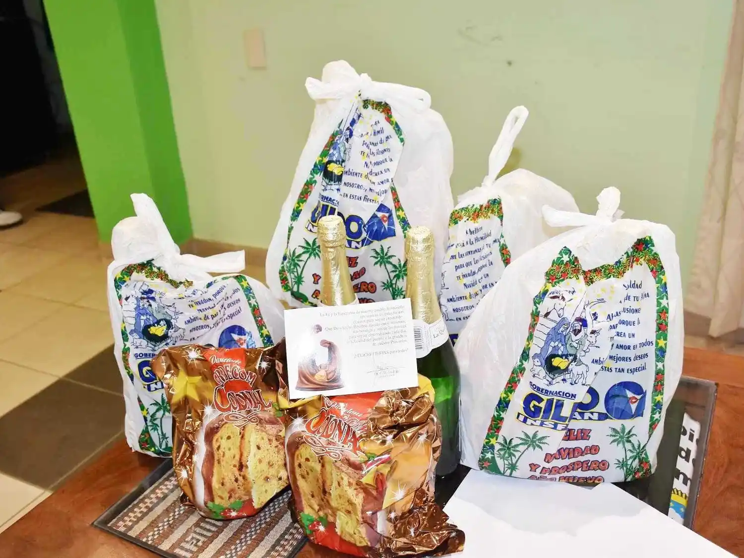 Ultiman detalles para la distribución 
de las tradicionales bolsas navideñas