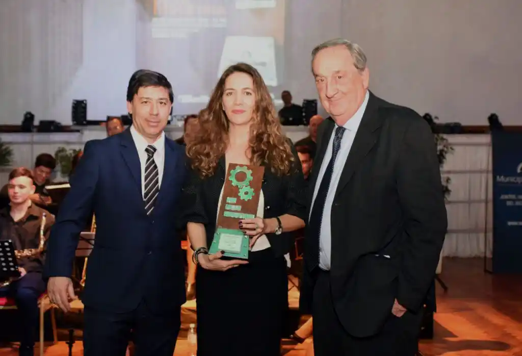Ángel García fue distinguido con el premio Juan Fugl por el Día de la Industria