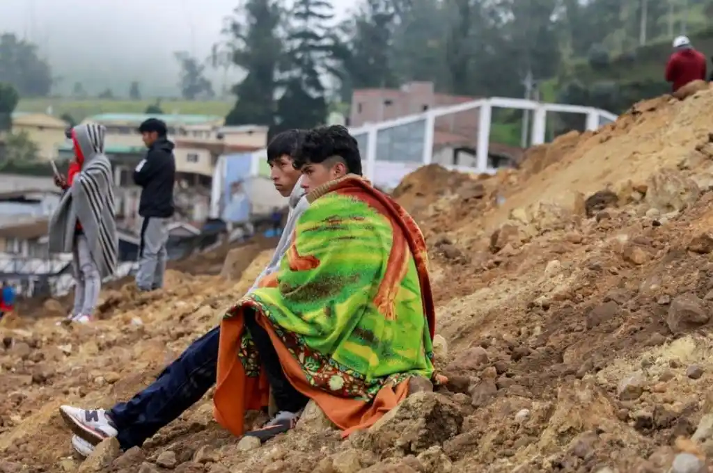 Al menos 16 muertos y un pueblo sepultado tras un alud en Ecuador