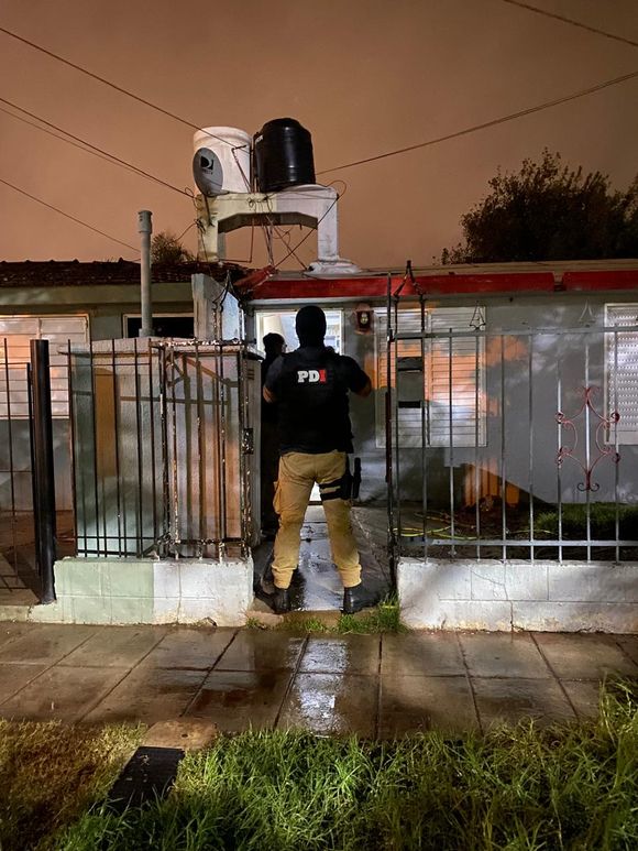 Múltiples allanamientos en Rafaela: detuvieron a una persona por múltiples disparos a una casa