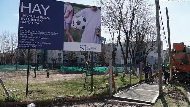 En San Isidro construyen una novedosa plaza que también sirve como reservorio 