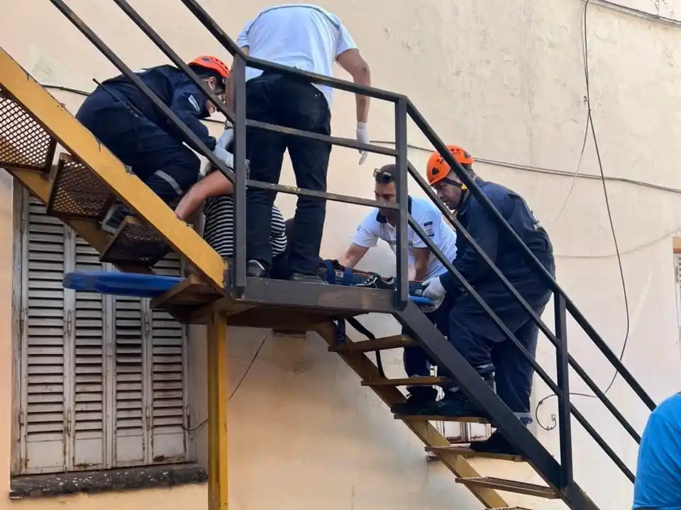 La víctima de la caída sufrió lesiones. Foto: BVVT