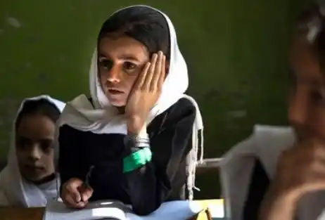 prohibir la educación femenina equivale a "un apartheid de género" y puede ser considerada como "un crimen contra la Humanidad", advirtió el Enviado de la ONU para la Educación Global.