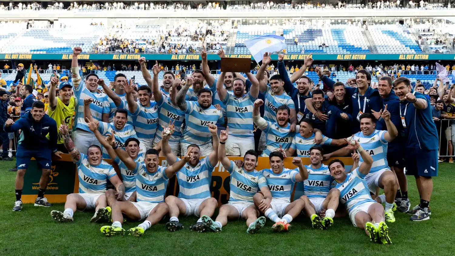 El plantel argentino celebrando el triunfo.