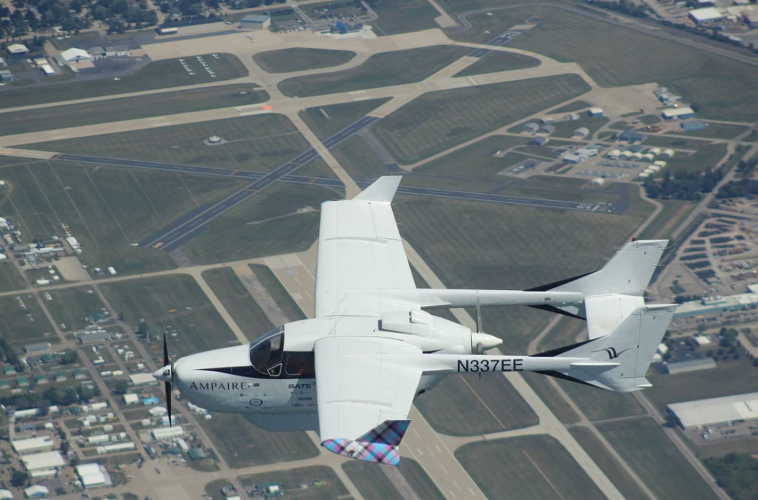 El avión híbrido de Ampaire vuela más de doce horas seguidas