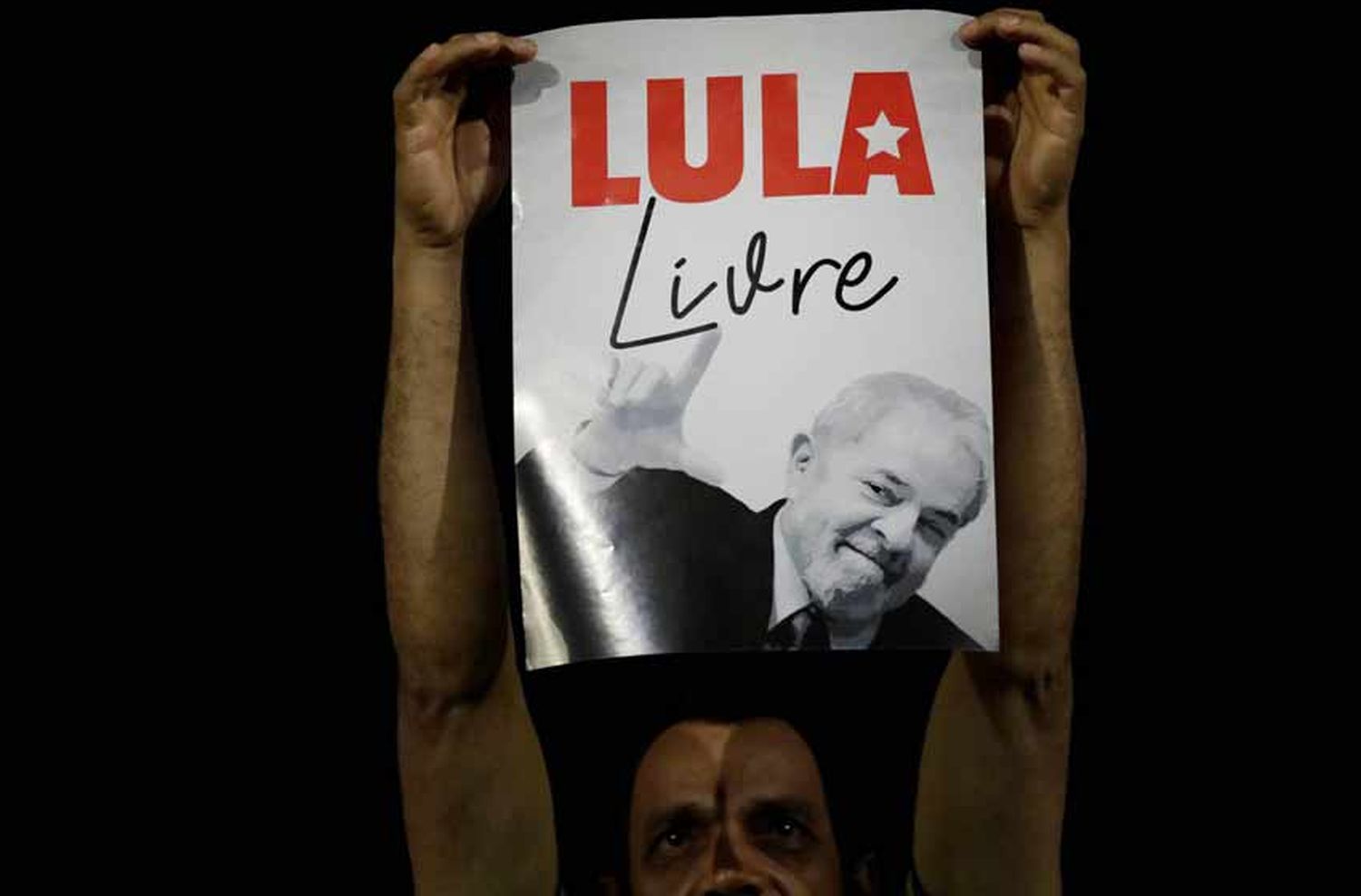 El juez ordena el inmediato ingreso a la cárcel de Lula da Silva