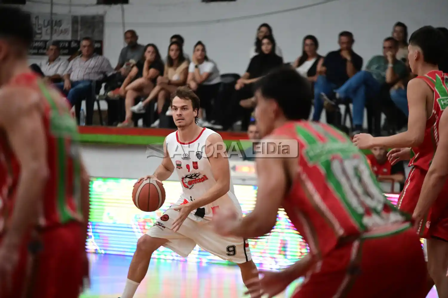 Ariel Hillebrand, desde la banca, lideró el goleo del equipo rojinegro en Chajarí (crédito: MR Fotografía).