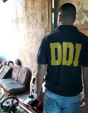 Dos hermanos acusados de desarmar vehículos robados