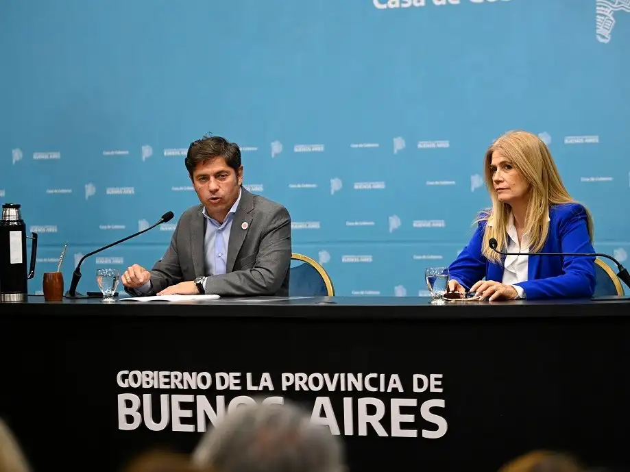 Axel Kicillof y Verónica Magario durante el anuncio.