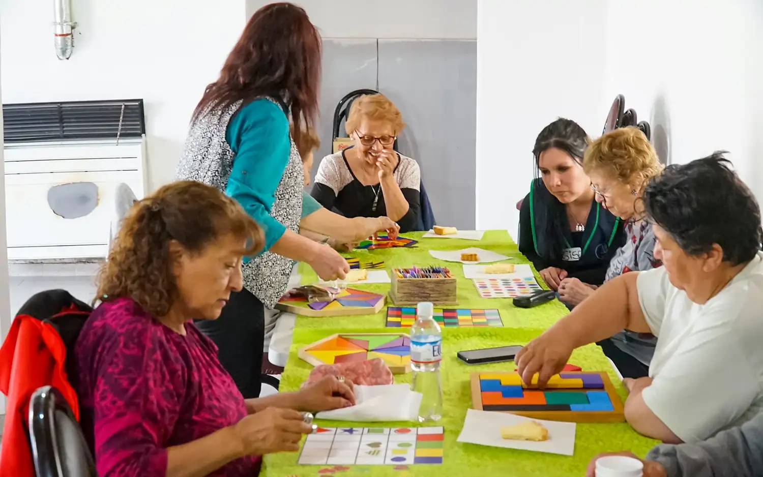 Talleres de estimulación cognitiva para adultos mayores. Foto: Ilustración